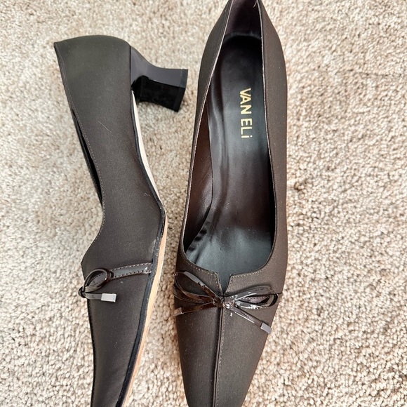 VANELI Vero Cuoio Chocolate Fabric Kitten Heel Pump Size 9S - Picture 2 of 9